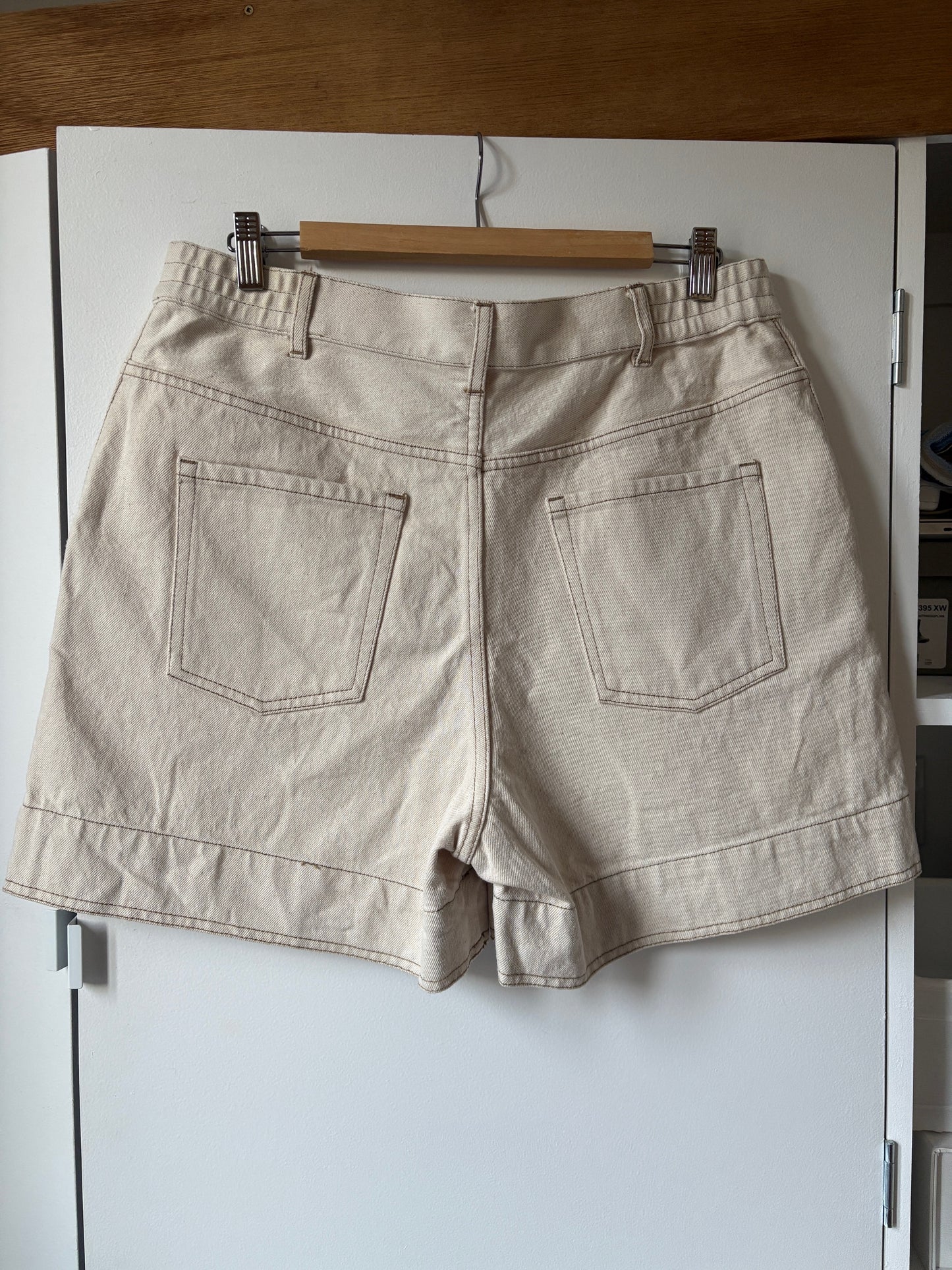 Outline Shorts