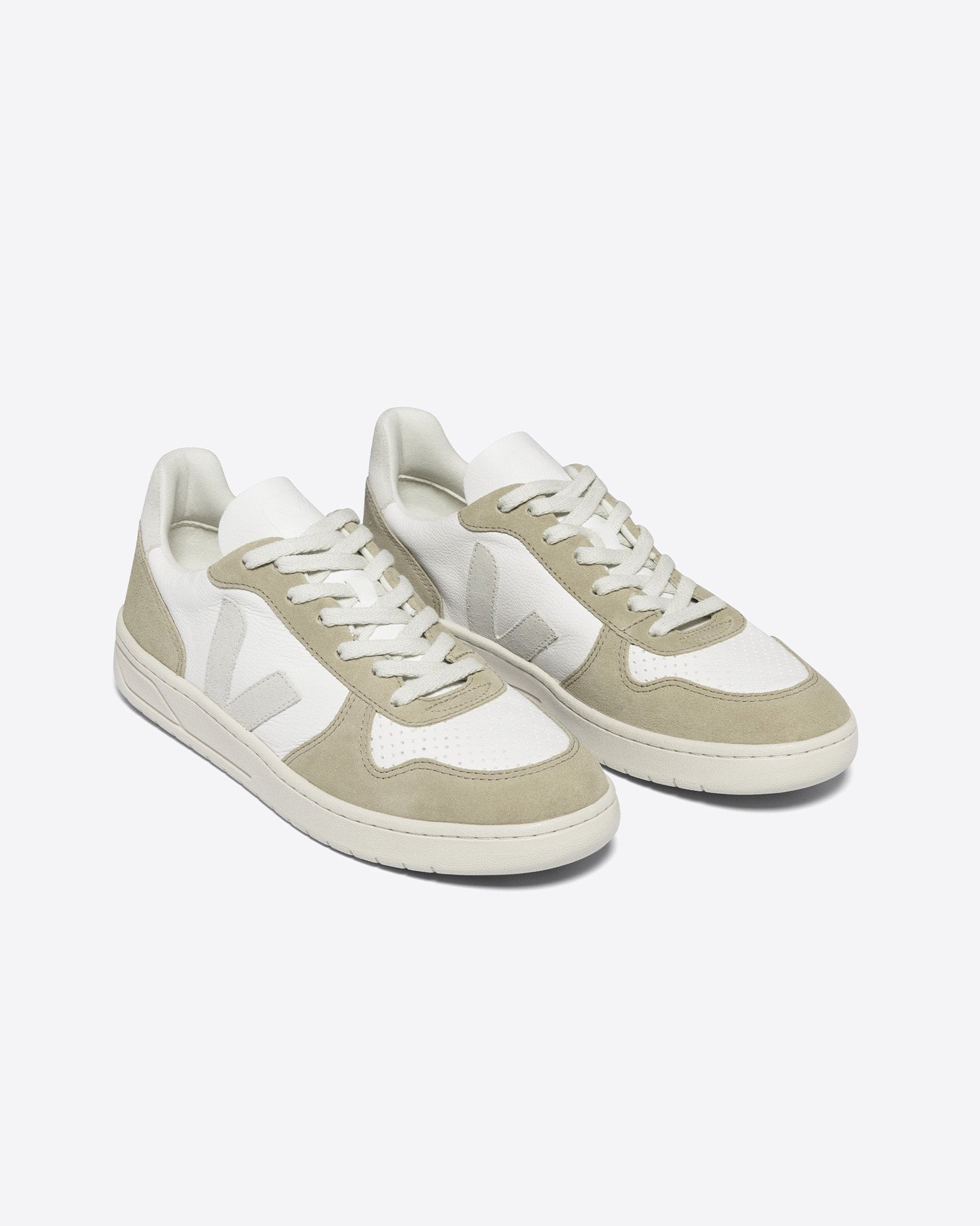 Shop V-10 Chromefree Leather - Extra White Natural Sahara