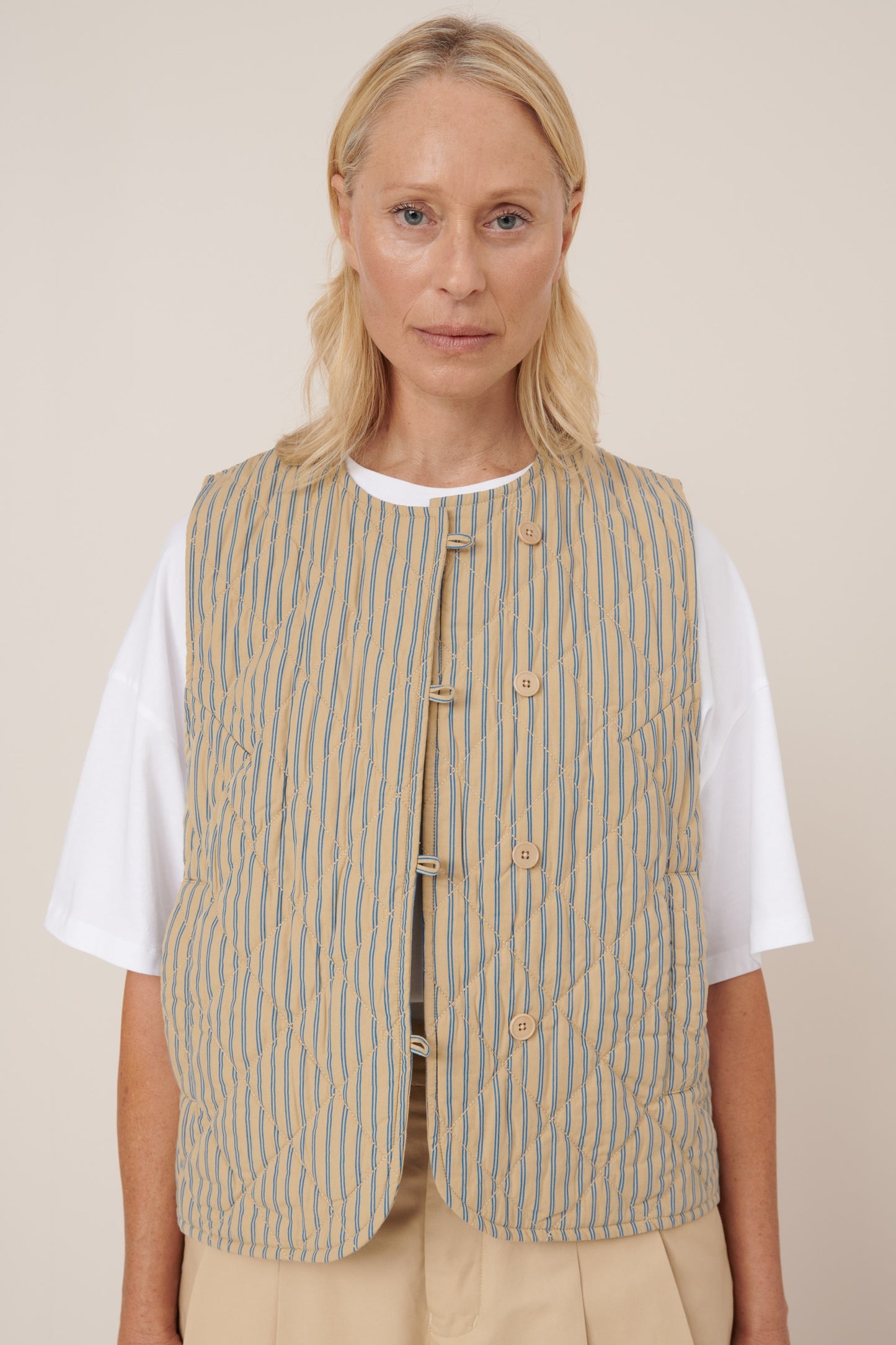 Axis Vest