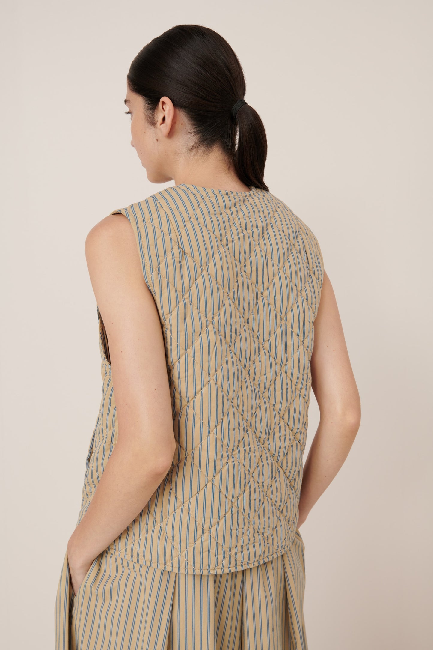 Axis Vest
